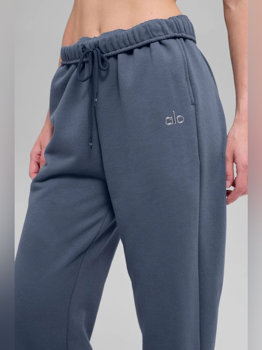 ALO YOGA | ✨NEW✨ Accolade Sweatpant in Bluestone - Picture 2 of 5